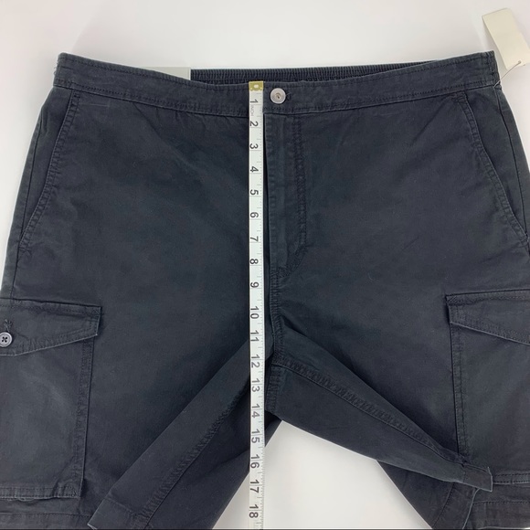 Van Heusen NWT Black 9.5” Cargo Shorts, 38 - Picture 11 of 15